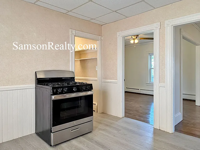 164 Morris Ave — Photo 2