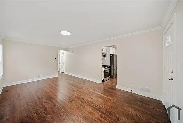 12423 S Perry Ave — Photo 3