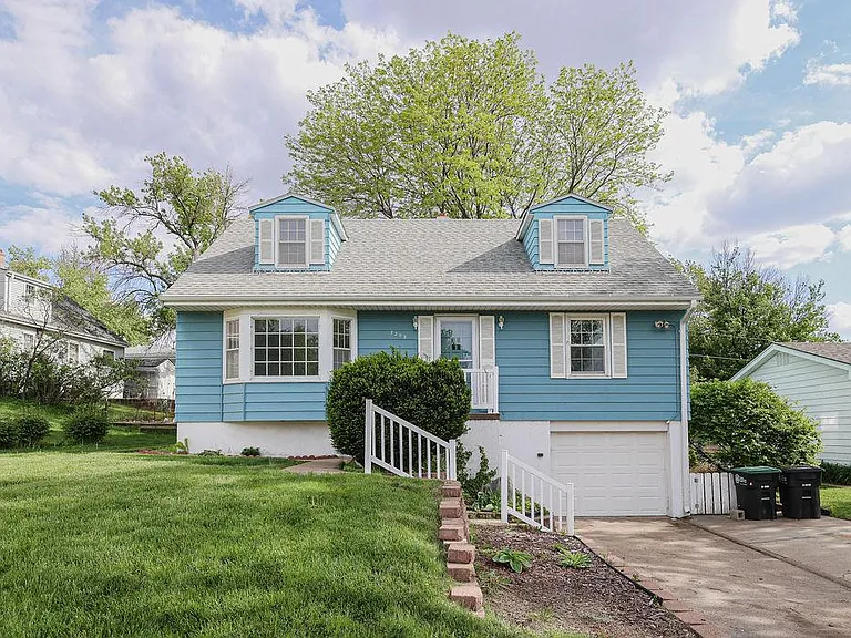 8209 Hillside Dr — Photo 3