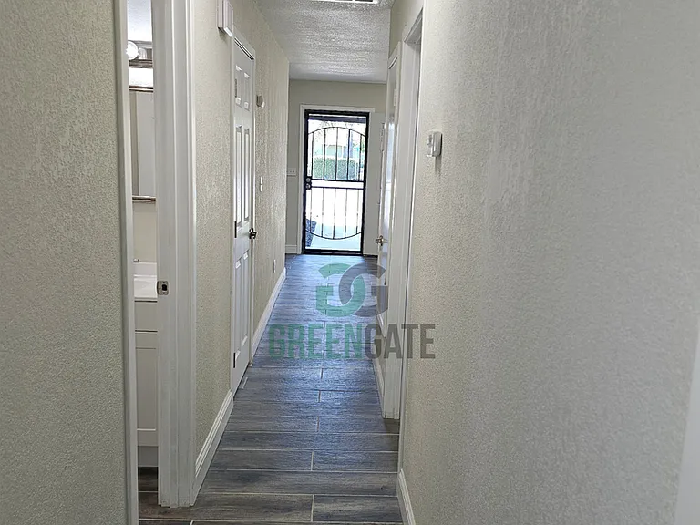 901 Valente Way — Photo 17
