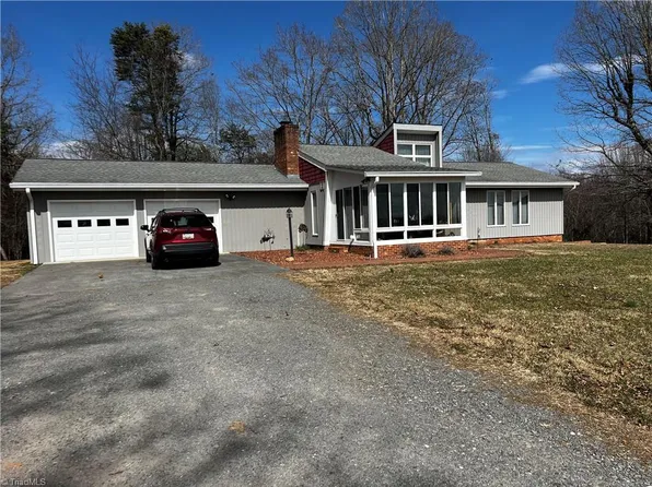 125 Edwards Farm Ln, Dobson, NC 27017