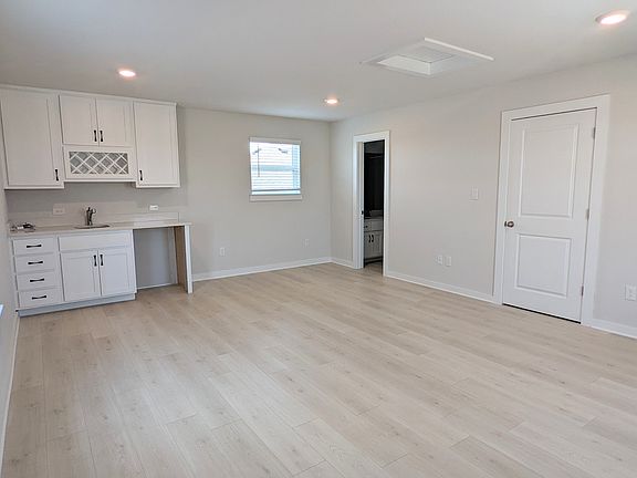 5th image of 346 Garner Dr #B