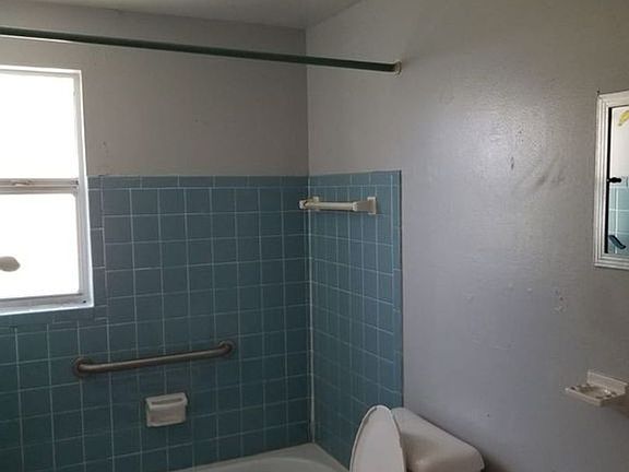 3rd image of 4207 E Hanna Ave