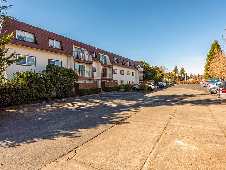 Vista Linda Apartments — Photo 6