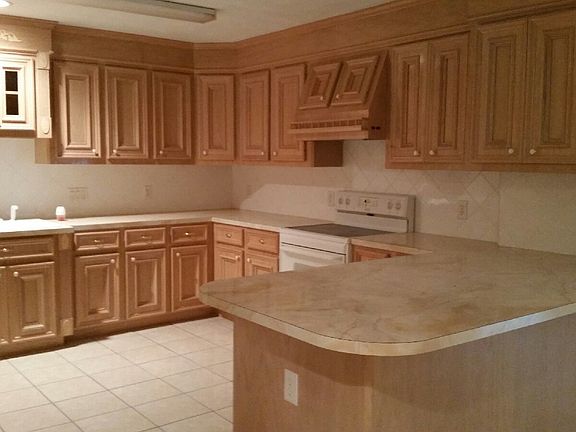 HUGE!!! Kitchen