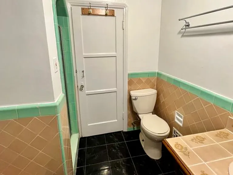1452 S Sherbourne Dr — Photo 23