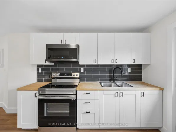 118 High St #4, Georgina, ON L0E 1R0