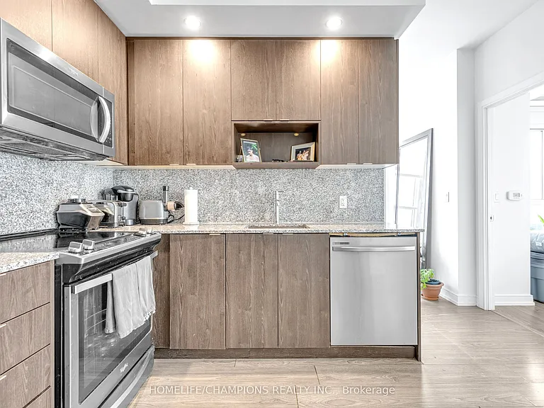 225 Village Green Sq #Penthouse 08 — Photo 9