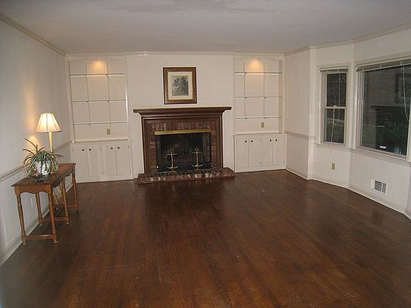 Family room - overlooks lake