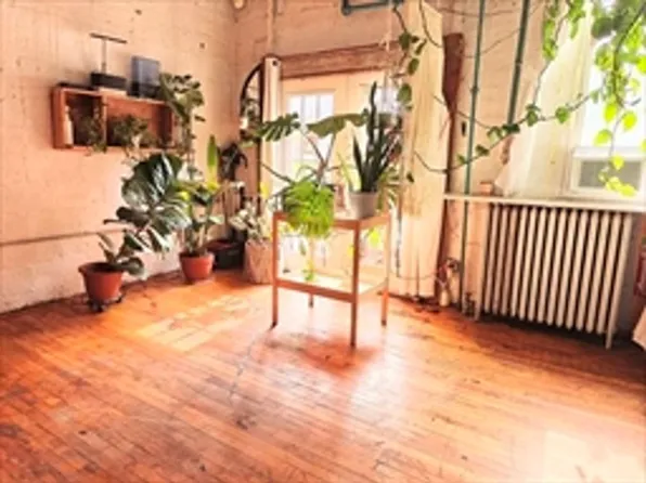 226 Pearl St #1R, Somerville, MA 02145