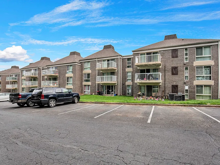 Westchester West Apartments — Photo 13