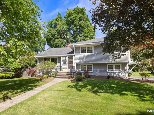 26 Clover St, Tenafly, NJ 07670