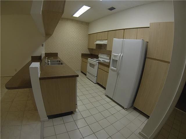 2nd image of 3970 Circle Lake Dr