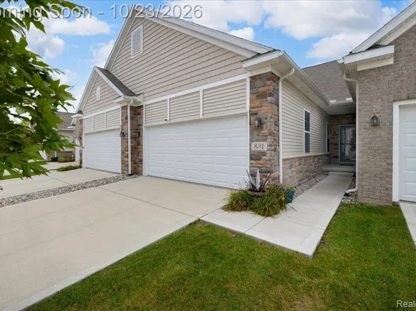 831 Plum Village Dr, Monroe, MI 48161