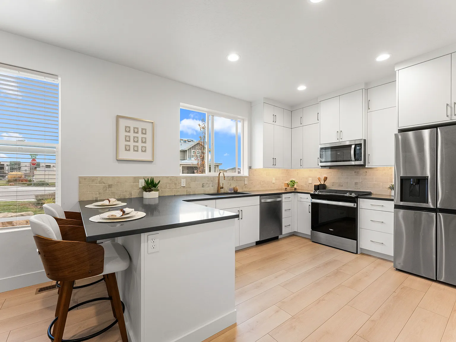 3 bed, 2.5 bath, 1679 sqft, $2,495 — Photo 2