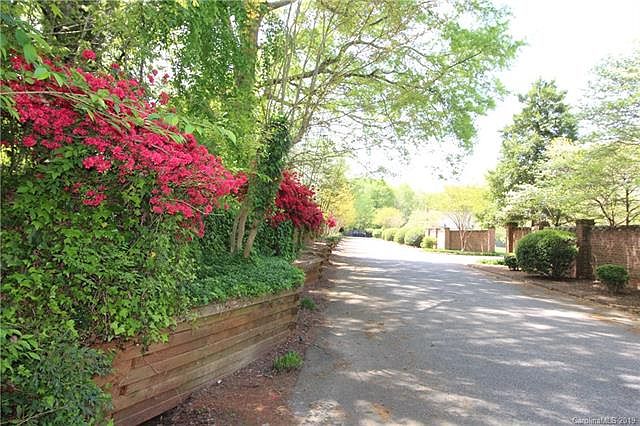 2nd image of 8 Brookgreen Pl