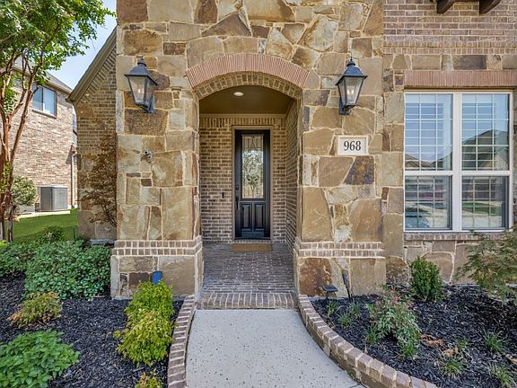 3rd image of 968 Highpoint Way