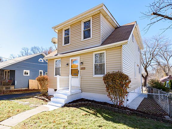 3rd image of 2113 Bredell Ave