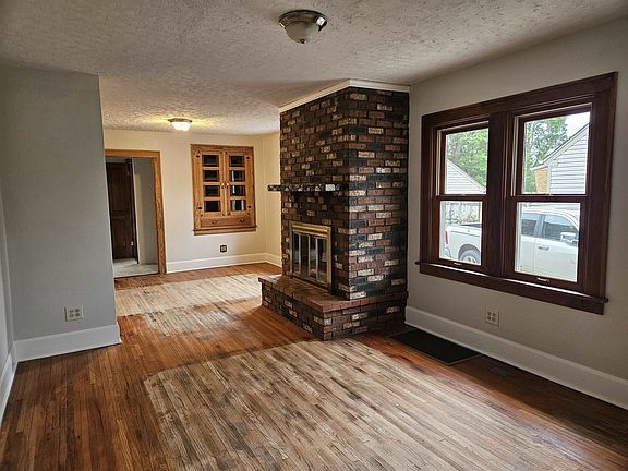 5th image of 555 Pearl Ave
