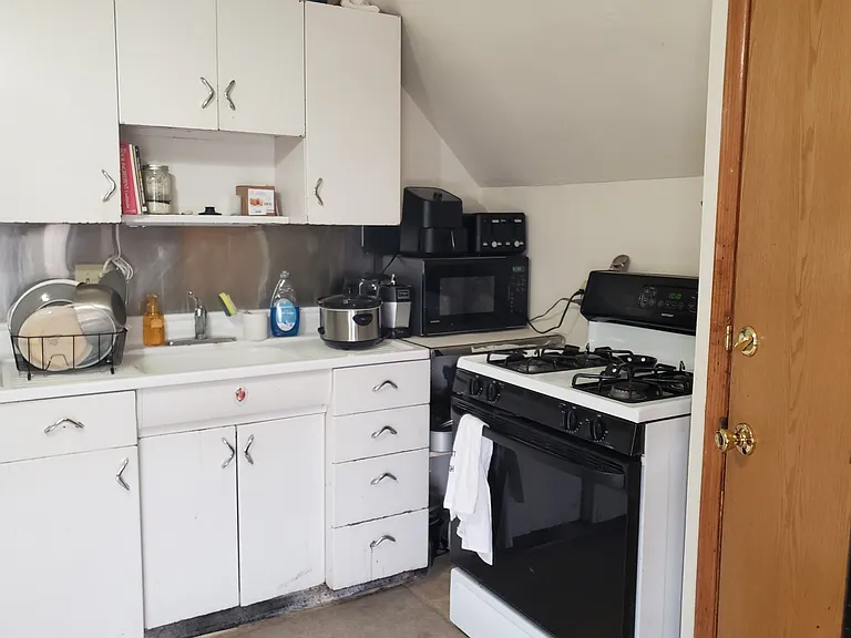 815 E Johnson St #5 — Photo 6