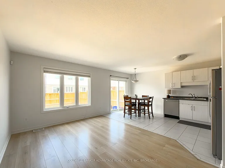 218 Heron St — Photo 6