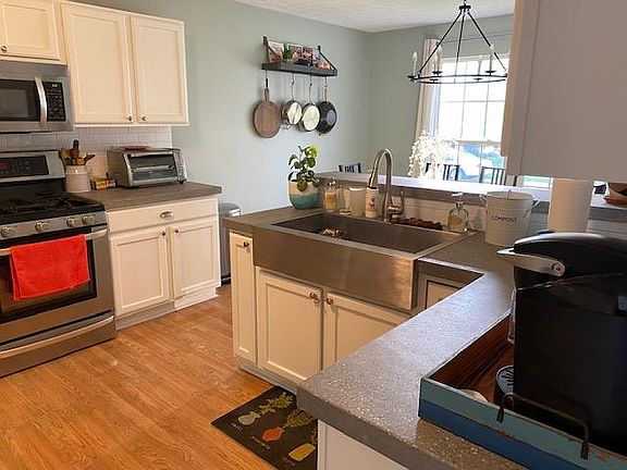 3rd image of 7681 Woodpath Dr