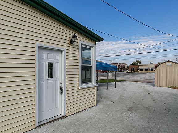 4th image of 717 17th Ave