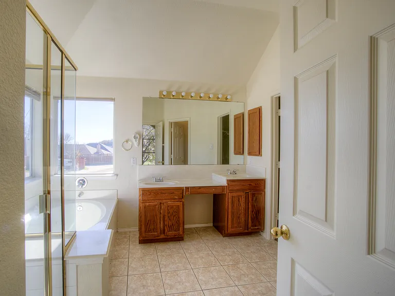 5441 Mohawk Ct — Photo 4