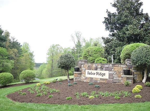 2nd image of 203 Rivercliff Dr E
