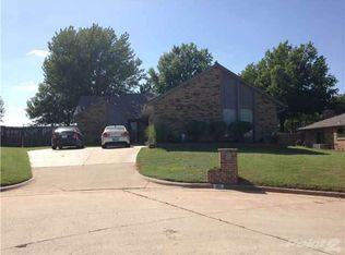 105 Goldsborough Rd, Midwest City, OK 73130