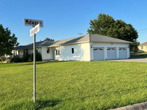 604 N Alexander St, Hoisington, KS 67544