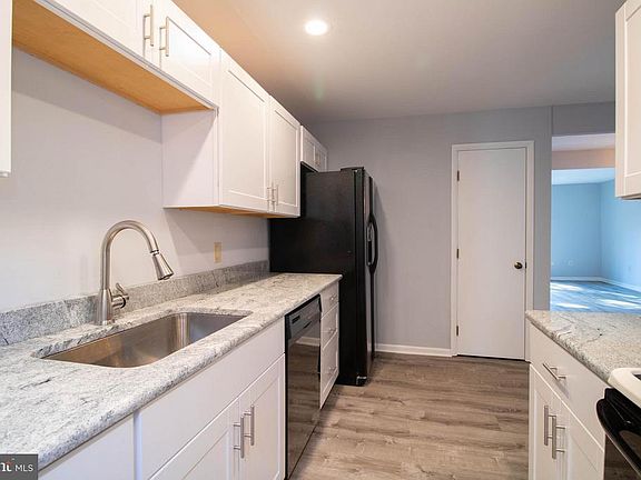 4th image of 611 Dandenog Dr