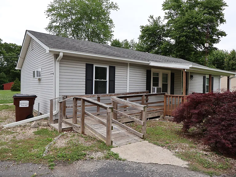 549 S Gum St — Photo 2