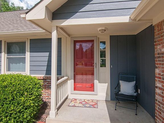 2nd image of 5844 Buttonwood Dr