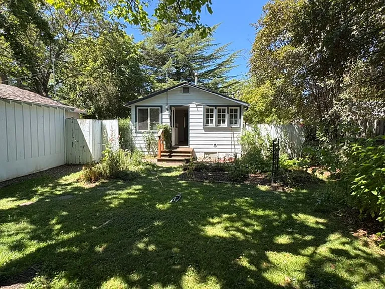 809 King St — Photo 15