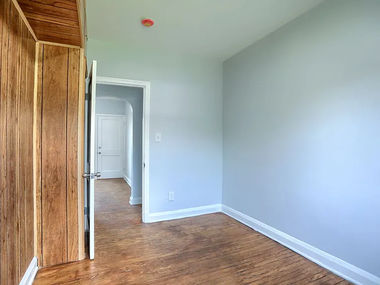 1323 N Kenwood Ave — Photo 17
