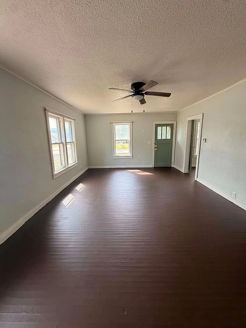 Lamar Mo!! 3 Bedroom / 1 Bathroom — Photo 2