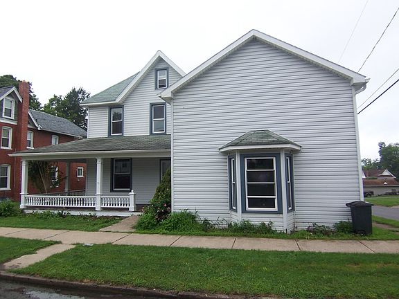 2nd image of 302 Oak St