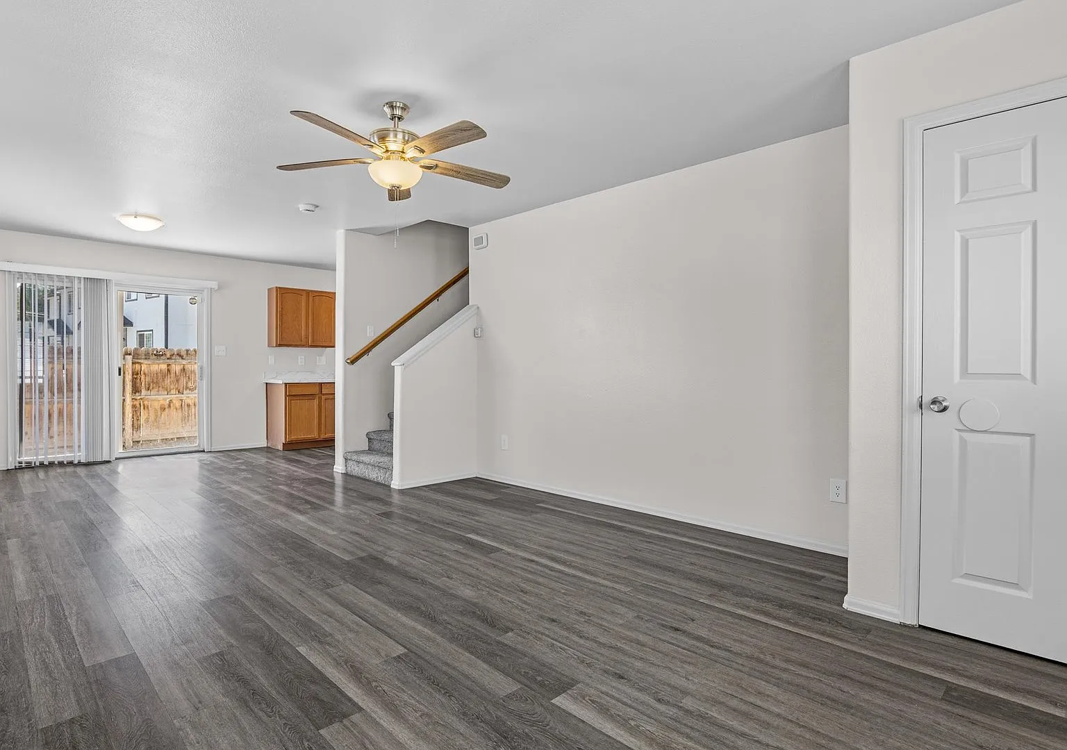 4 bed, 2.5 bath, 1518 sqft, $2,350 — Photo 2
