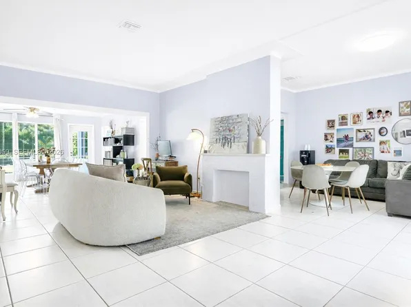 820 W 43rd Ct, Miami Beach, FL 33140