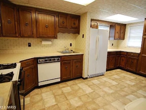 5th image of 2917 Madison Pl