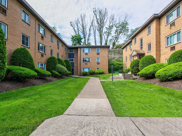 Velma Court — Photo 1