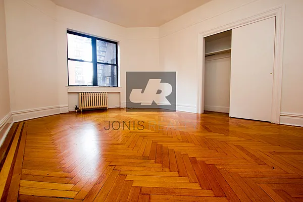 Rented by Jonis Realty | media 8