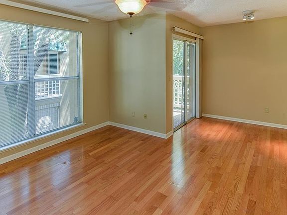 4th image of 606 S Albany Ave APT 12