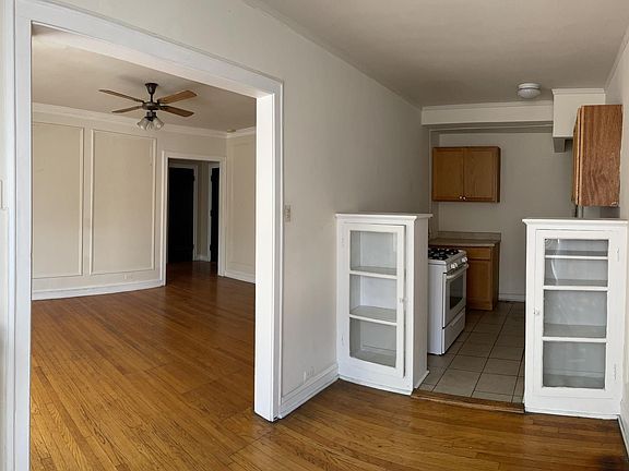 2nd image of 1211 W Elmdale Ave #2FF