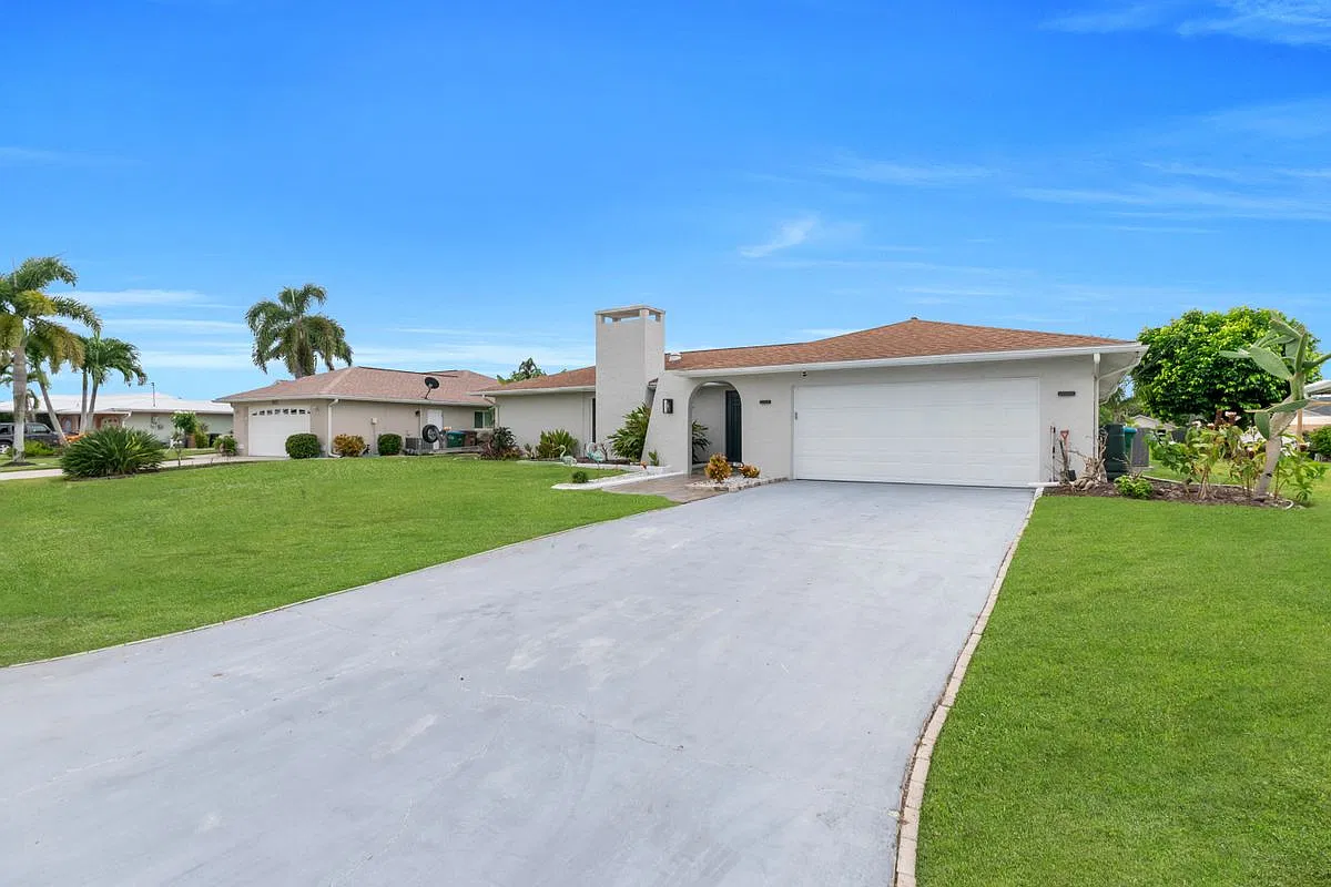 3 bed, 2.0 bath, 1696 sqft, $4,500 — Photo 2