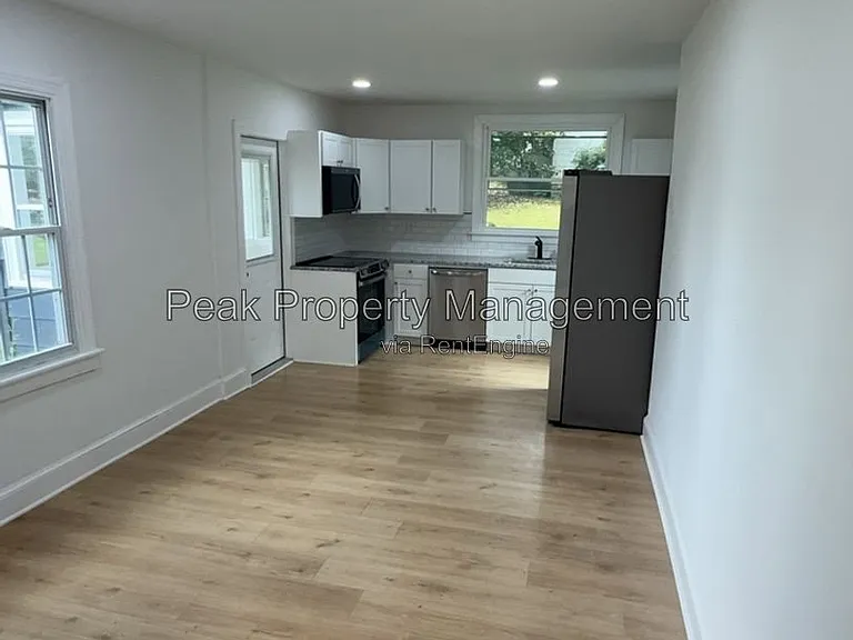 2958 Winston Churchill Dr — Photo 5