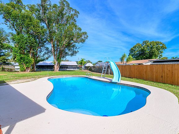 4th image of 1000 Woodsmere Cir
