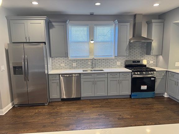 5th image of 656 E 101st St