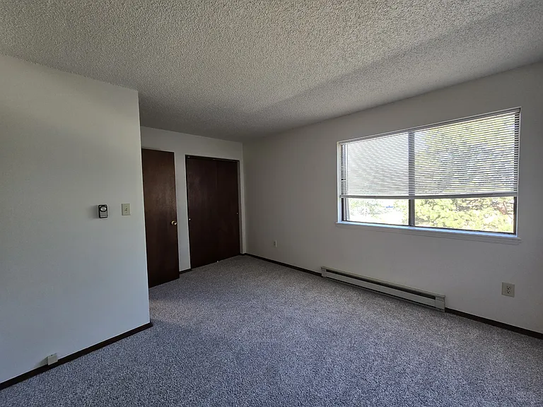 570 Manor Ct #B — Photo 23